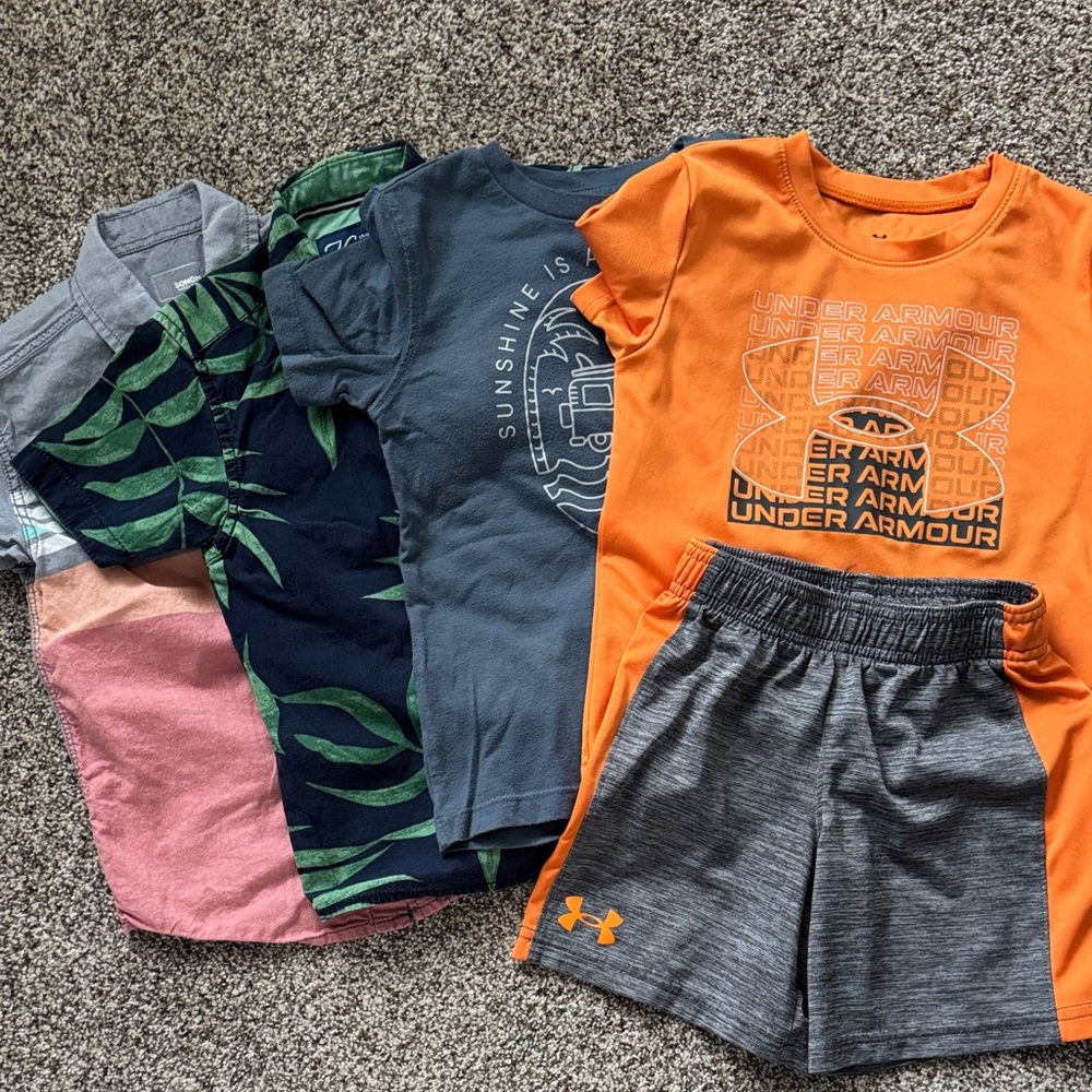 Under Armour Kids' Outfit Set with 3 additional shirts - 4T